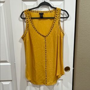 Torrid Grommet V-Neck Tank Top Express Yellow Studded Tank Top -Size 00 (10)